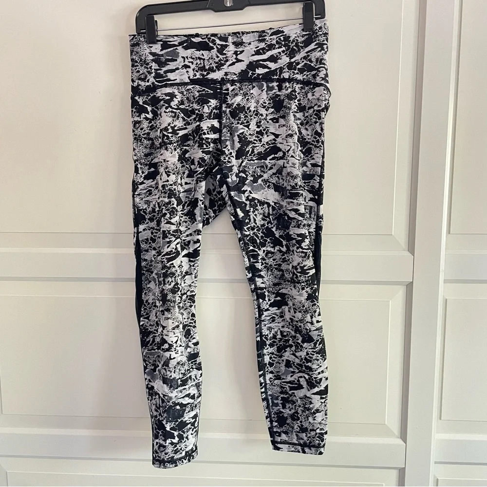 Lululemon Black Interlaced Starlight Train Times Leggings Size 10 26611 - Picture 3 of 15